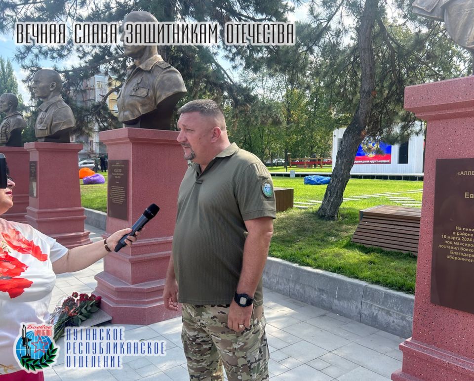 9 сентября в Луганске прошла торжественная церемония открытия Аллеи Российской Славы в реконструированном сквере Славы 9 сентября в Луганске прошла торжественная церемония открытия Аллеи Российской Славы в реконструированном сквере Славы
