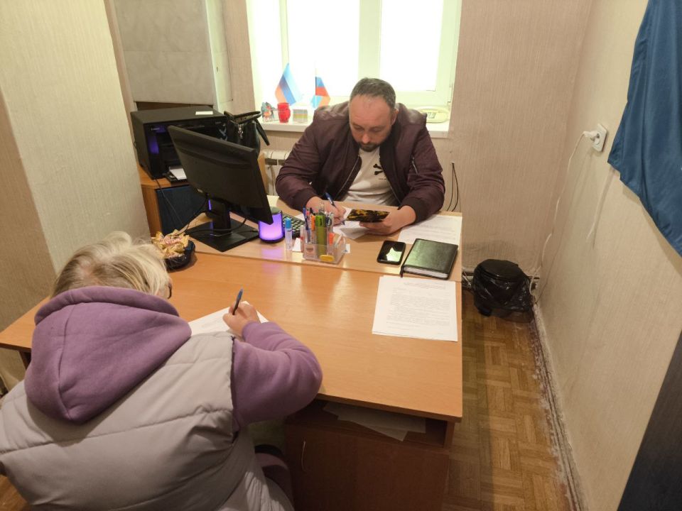 Депутат Совета городского округа город Лисичанск от партии КПРФ Александр Куринный провел прием граждан Депутат Совета городского округа город Лисичанск от партии КПРФ Александр Куринный провел прием граждан