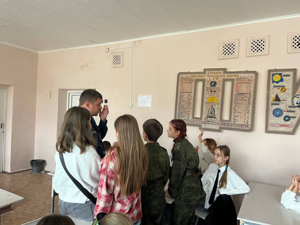 1–2 октября в образовательных учреждениях Краснодонского муниципального округа при участии сотрудников МЧС России проведен Всероссийский открытый урок, приуроченный ко Дню гражданской обороны Российской Федерации 1–2 октября в образовательных учреждениях Краснодонского муниципального округа при участии сотрудников МЧС России проведен Всероссийский открытый урок, приуроченный ко Дню гражданской обороны Российской Федерации