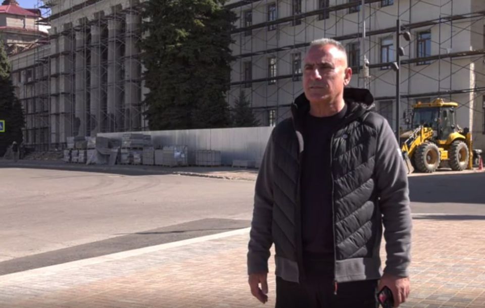 В рамках специального инфраструктурного проекта, который реализуется по Народной программе Единой России при поддержке шефа-региона Тюменской области, в Краснодонском округе ведутся масштабные работы по восстановлению фасада... В рамках специального инфраструктурного проекта, который реализуется по Народной программе Единой России при поддержке шефа-региона Тюменской области, в Краснодонском округе ведутся масштабные работы по восстановлению фасада...