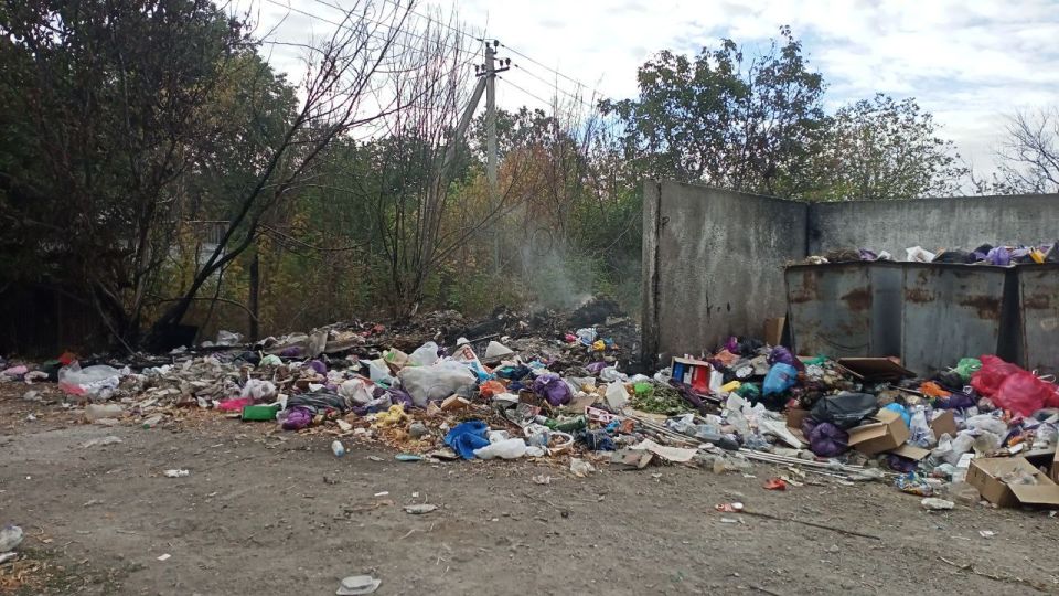 Коммунальные службы продолжают уборку города Коммунальные службы продолжают уборку города