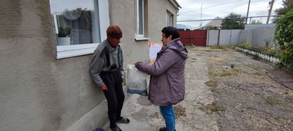 Сегодня, 1 октября, работники Петровского Дома культуры провели благотворительную акцию "Забота и внимание"- в поддержку пожилых людей.Поздравили с праздником участников художественной самодеятельности и бывших работников... Сегодня, 1 октября, работники Петровского Дома культуры провели благотворительную акцию "Забота и внимание"- в поддержку пожилых людей.Поздравили с праздником участников художественной самодеятельности и бывших работников...