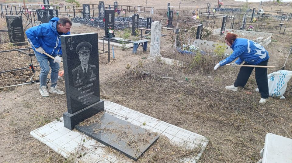 Активисты Первомайского местного отделения «Единой России» почтили память Алексея Николаевича Воронова Активисты Первомайского местного отделения «Единой России» почтили память Алексея Николаевича Воронова