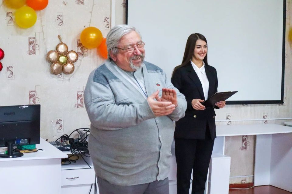 В День пожилых людей, который отмечается 1 октября, в ГБУ ЛНР «Беловодский КЦСОН» состоялся праздничный концерт «Золотые годы» В День пожилых людей, который отмечается 1 октября, в ГБУ ЛНР «Беловодский КЦСОН» состоялся праздничный концерт «Золотые годы»