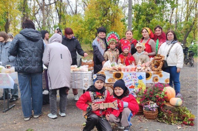 В пгт Ленинский прошло праздничное мероприятие, посвящённое сразу нескольким знаменательным датам В пгт Ленинский прошло праздничное мероприятие, посвящённое сразу нескольким знаменательным датам