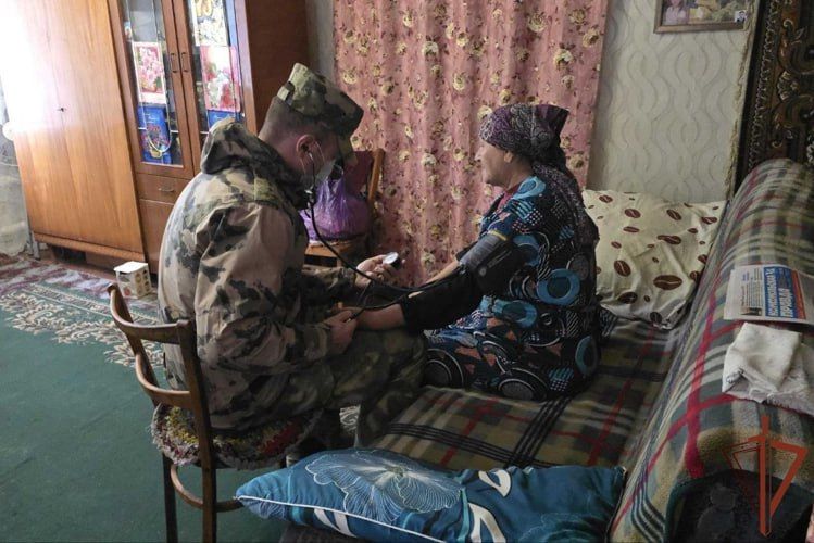 Ко Дню пожилого человека росгвардейцы оказали адресную помощь жителям ЛНР Ко Дню пожилого человека росгвардейцы оказали адресную помощь жителям ЛНР