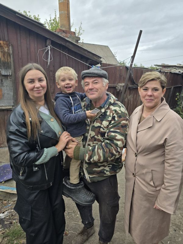 Сергей Крамаренко: По моему поручению сотрудники управления по социальной и молодежной политике Администрации муниципального округа совместно с представителями благотворительного фонда «Страна для детей» и Луганского штаба... Сергей Крамаренко: По моему поручению сотрудники управления по социальной и молодежной политике Администрации муниципального округа совместно с представителями благотворительного фонда «Страна для детей» и Луганского штаба...