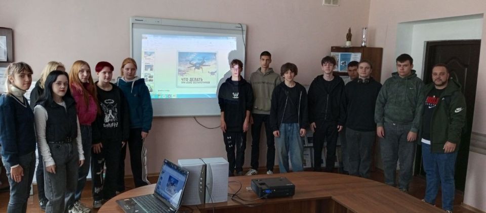 1–2 октября в образовательных учреждениях Краснодонского муниципального округа при участии сотрудников МЧС России проведен Всероссийский открытый урок, приуроченный ко Дню гражданской обороны Российской Федерации 1–2 октября в образовательных учреждениях Краснодонского муниципального округа при участии сотрудников МЧС России проведен Всероссийский открытый урок, приуроченный ко Дню гражданской обороны Российской Федерации