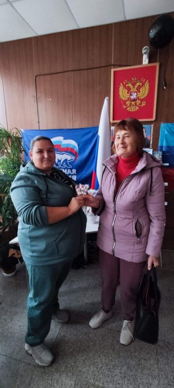 Сотрудники клуба и библиотеки села Орехово посетили на дому участников Великой Отечественной войны, чтобы поздравить их с Международным днём пожилых людей Сотрудники клуба и библиотеки села Орехово посетили на дому участников Великой Отечественной войны, чтобы поздравить их с Международным днём пожилых людей