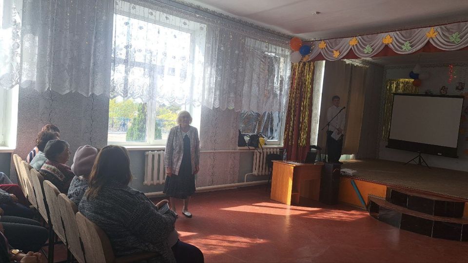 Сегодня в "Станично-Луганской средней школе имени Грекова П.М." прошел яркий и праздничный концерт, посвященный Дню учителя Сегодня в "Станично-Луганской средней школе имени Грекова П.М." прошел яркий и праздничный концерт, посвященный Дню учителя