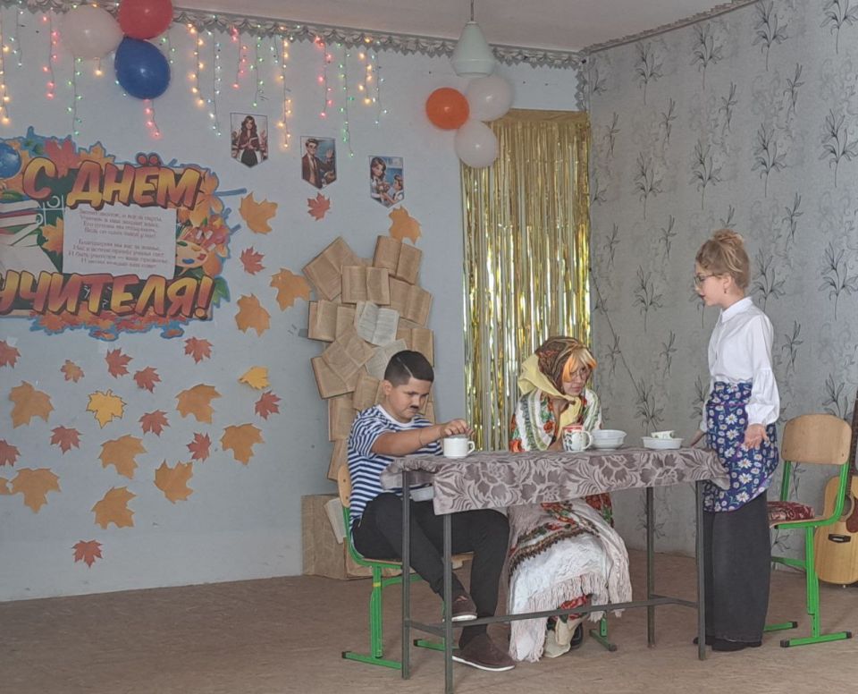 Сегодня в "Станично-Луганской средней школе имени Грекова П.М." прошел яркий и праздничный концерт, посвященный Дню учителя Сегодня в "Станично-Луганской средней школе имени Грекова П.М." прошел яркий и праздничный концерт, посвященный Дню учителя