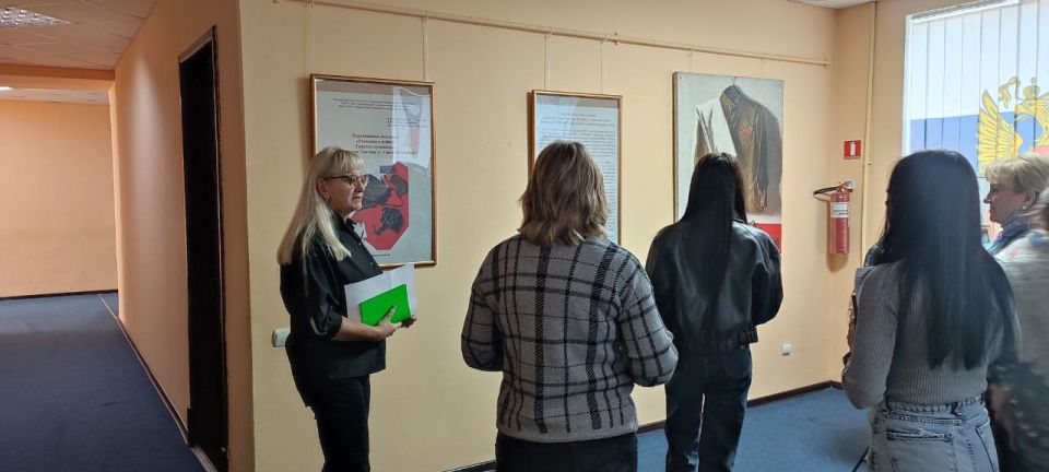 В Администрации Перевальского муниципального округа начала свою работу передвижная выставка, приуроченная к году защитника Отечества и 80-летию Победы в Великой Отечественной войне из собрания Луганского художественного музея В Администрации Перевальского муниципального округа начала свою работу передвижная выставка, приуроченная к году защитника Отечества и 80-летию Победы в Великой Отечественной войне из собрания Луганского художественного музея