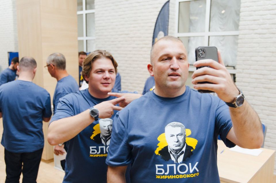 Учредительное собрание Общероссийского общественного движения «Блок Жириновского»: что это? Учредительное собрание Общероссийского общественного движения «Блок Жириновского»: что это?