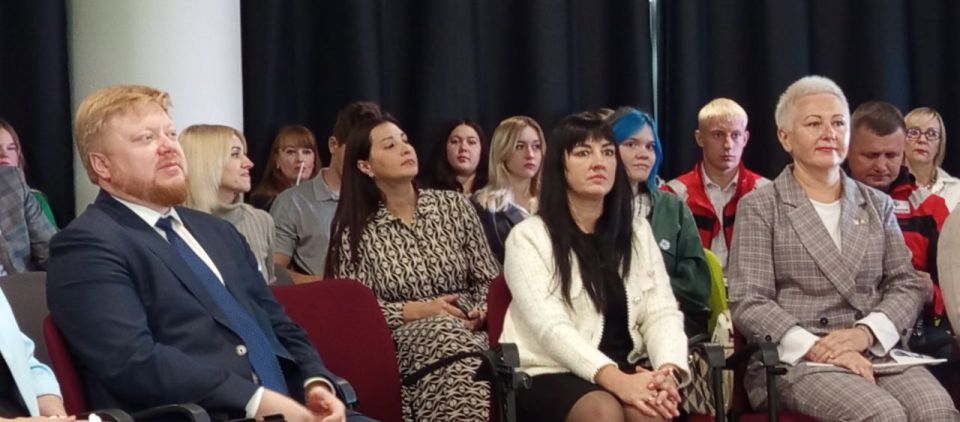 Предприятия связи ЛНР вручили сертификаты на стажировки победителям чемпионата «Профессионалы» Предприятия связи ЛНР вручили сертификаты на стажировки победителям чемпионата «Профессионалы»