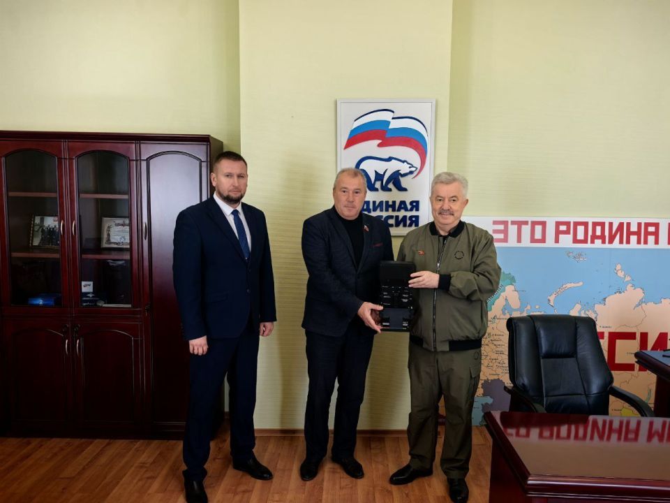 Виктор Водолацкий: Сегодня в Луганском региональном отделении партии «Единая Россия» передал средство РЭБ предназначенное для установки на автомобили скорой помощи, работающие в Кременском муниципальном округе Виктор Водолацкий: Сегодня в Луганском региональном отделении партии «Единая Россия» передал средство РЭБ предназначенное для установки на автомобили скорой помощи, работающие в Кременском муниципальном округе