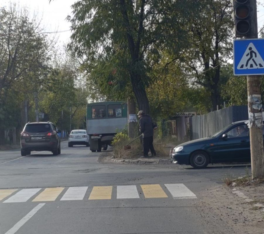 Коммунальные службы проводят работы на территории города Коммунальные службы проводят работы на территории города