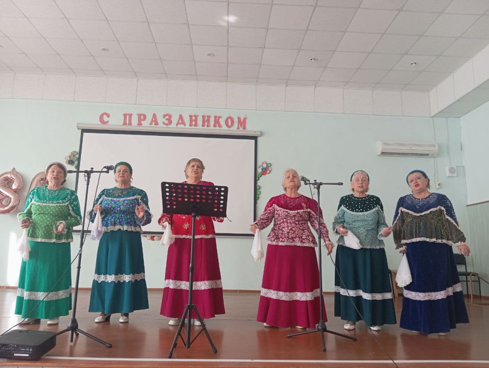 Артисты ДК им.Ленина выступили в гериатрическом пансионате Луганска Артисты ДК им.Ленина выступили в гериатрическом пансионате Луганска