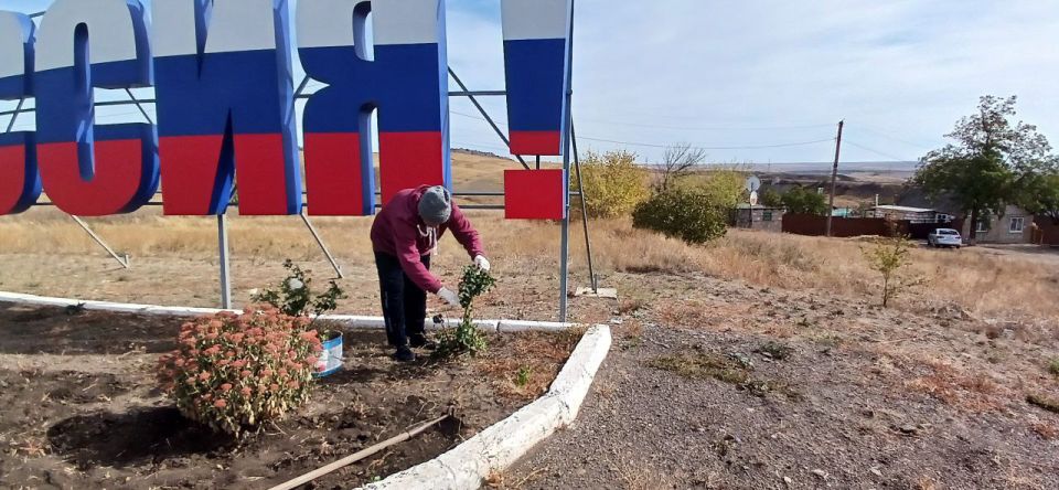 В поселке Изварино провели субботник В поселке Изварино провели субботник
