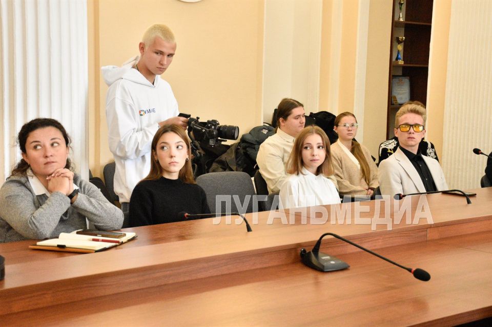 В ЛГАКИ имени М. Матусовского прошла пресс-конференция В ЛГАКИ имени М. Матусовского прошла пресс-конференция
