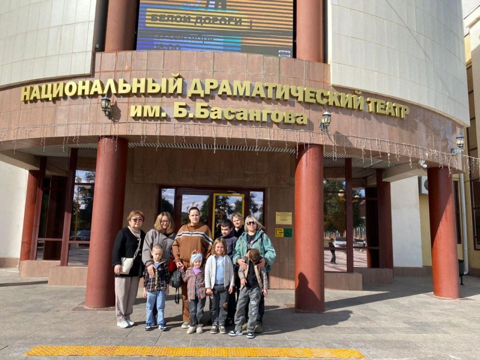 Дети из Антрацита продолжают реабилитацию в Калмыкии Дети из Антрацита продолжают реабилитацию в Калмыкии