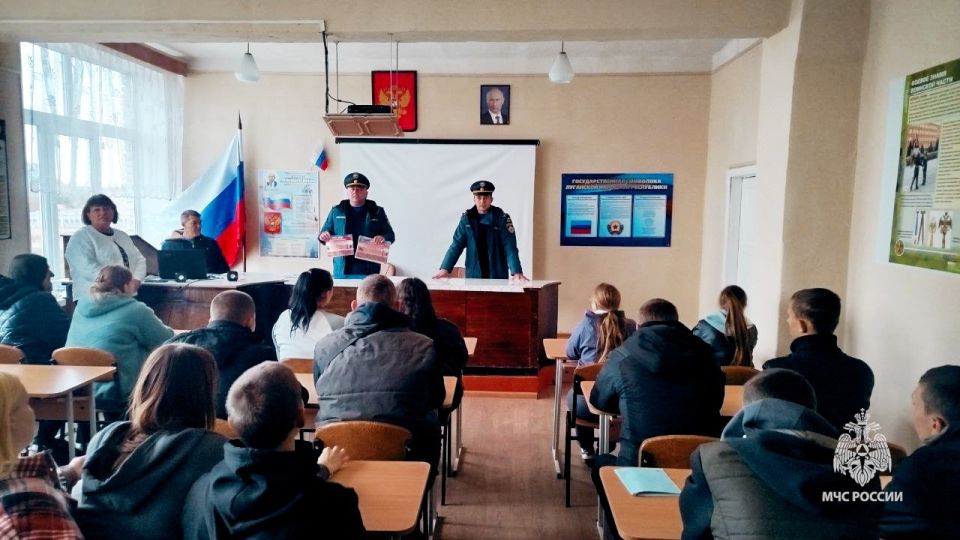 В преддверии Дня гражданской обороны сотрудники МЧС России провели занятия во многих образовательных учреждениях ЛНР В преддверии Дня гражданской обороны сотрудники МЧС России провели занятия во многих образовательных учреждениях ЛНР