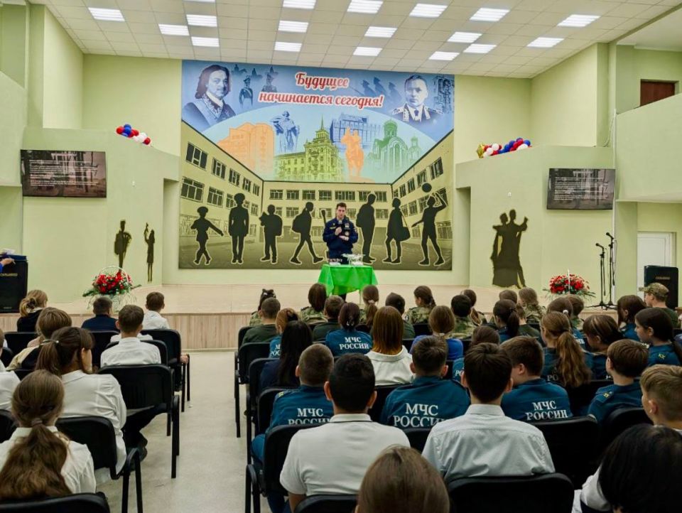 В преддверии Дня гражданской обороны инструкторы Луганского РО ВСКС делятся знаниями и опытом с молодёжью В преддверии Дня гражданской обороны инструкторы Луганского РО ВСКС делятся знаниями и опытом с молодёжью