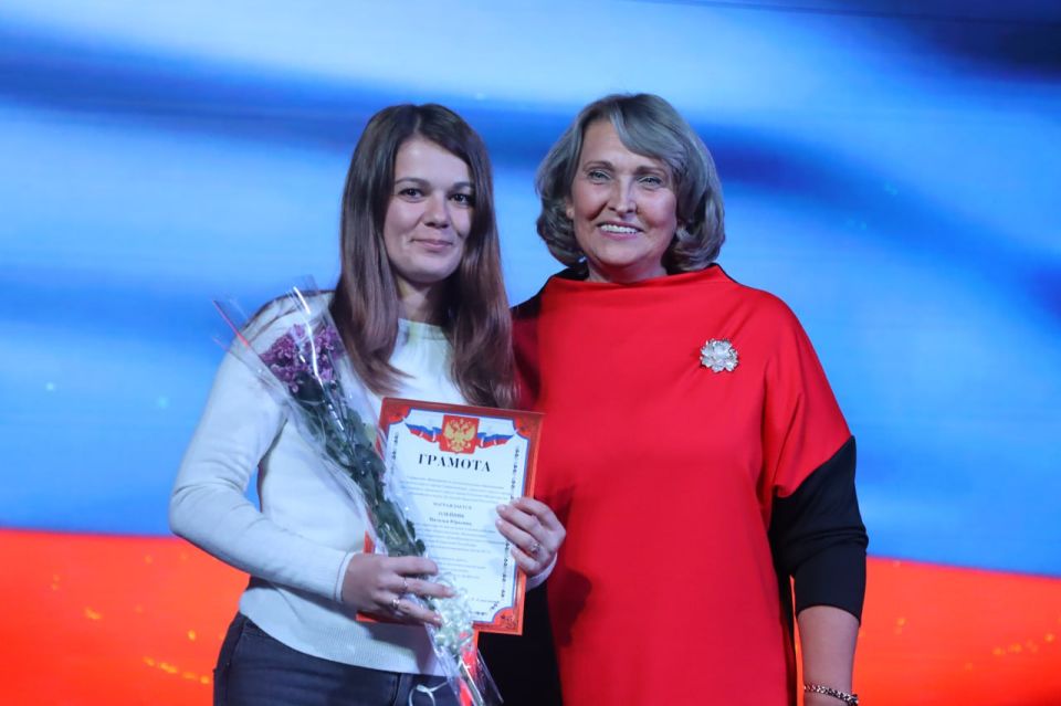 "ЕДИНАЯ РОССИЯ" поздравила педагогов Северодонецка с профессиональным праздником "ЕДИНАЯ РОССИЯ" поздравила педагогов Северодонецка с профессиональным праздником