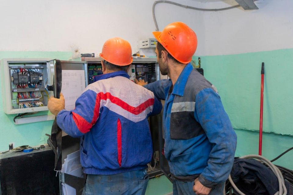 Специалисты «Щербинского лифтостроительного завода», выступившего подрядчиком, заменят более 550 лифтов по всей Республике до конца года в рамках региональной адресной программы капитального ремонта общего имущества Специалисты «Щербинского лифтостроительного завода», выступившего подрядчиком, заменят более 550 лифтов по всей Республике до конца года в рамках региональной адресной программы капитального ремонта общего имущества