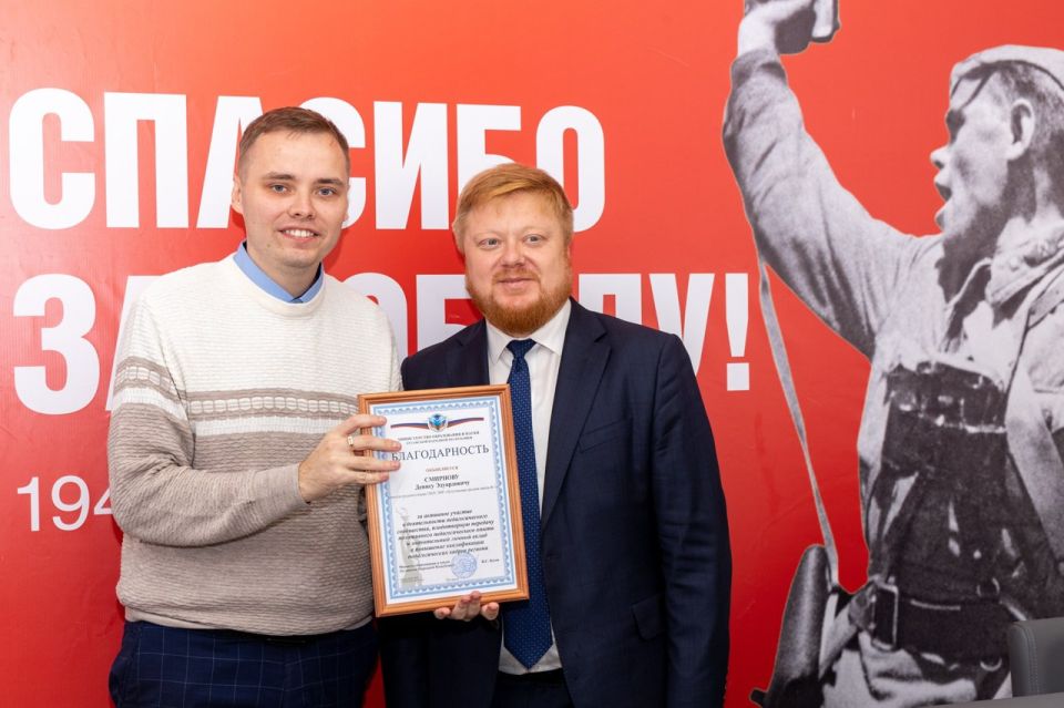Активных педагогов Лутугинского муниципального округа наградил министр образования и науки Луганской Народной Республики Активных педагогов Лутугинского муниципального округа наградил министр образования и науки Луганской Народной Республики