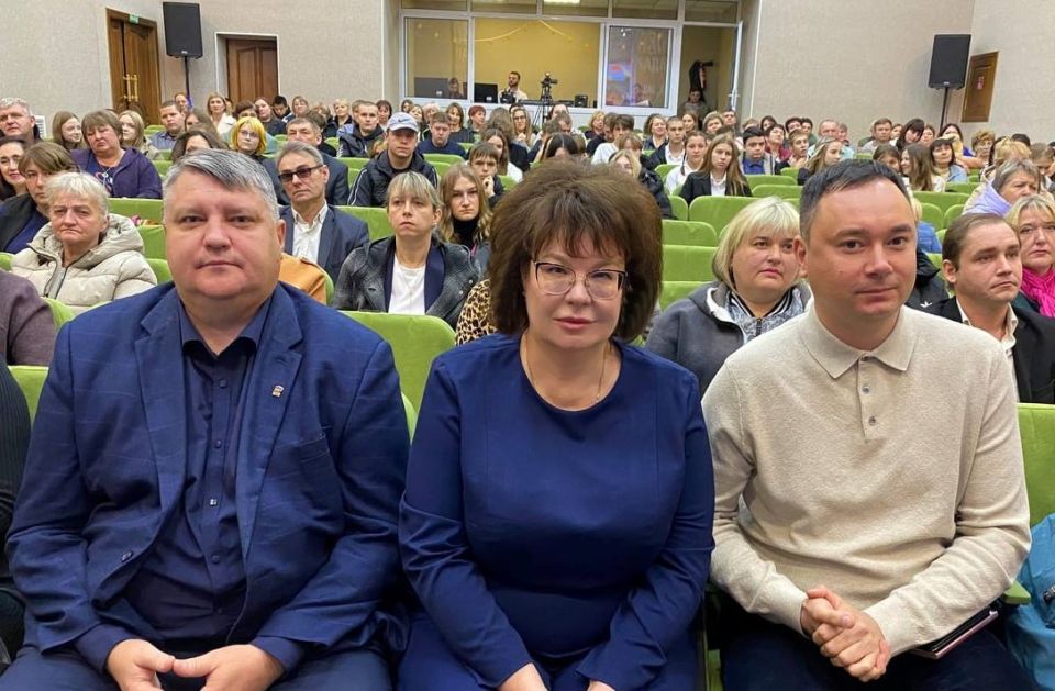 Марина Филиппова: Накануне Дня учителя, поздравила наших педагогов с профессиональным праздником! Марина Филиппова: Накануне Дня учителя, поздравила наших педагогов с профессиональным праздником!