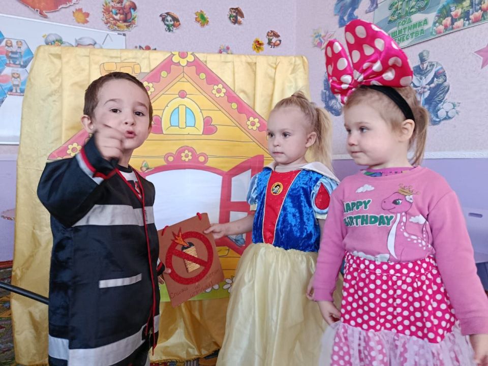 В Новодарьевском детском саду "Солнышко" прошло занятие, приуроченное к празднованию Дня гражданской обороны Российской Федерации В Новодарьевском детском саду "Солнышко" прошло занятие, приуроченное к празднованию Дня гражданской обороны Российской Федерации