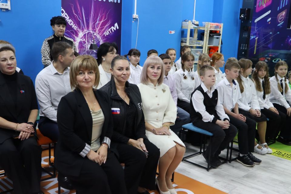 В Стаханове открылось новое пространство для школьников! В Стаханове открылось новое пространство для школьников!