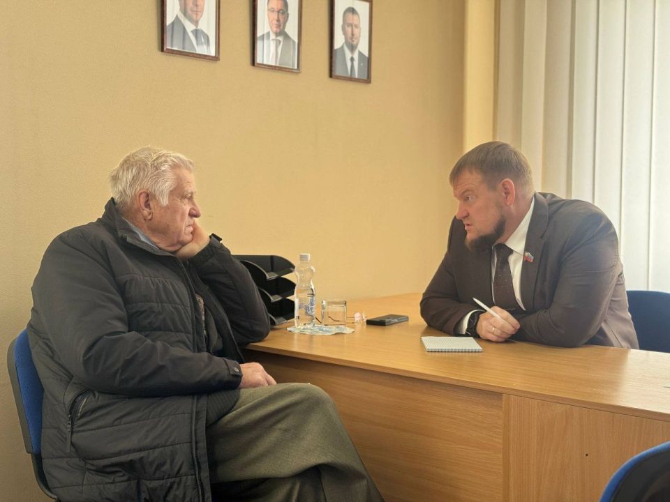 Денис Колесников: Сегодня в Луганской городской общественной приёмной партии «Единая Россия» провел приём граждан Денис Колесников: Сегодня в Луганской городской общественной приёмной партии «Единая Россия» провел приём граждан