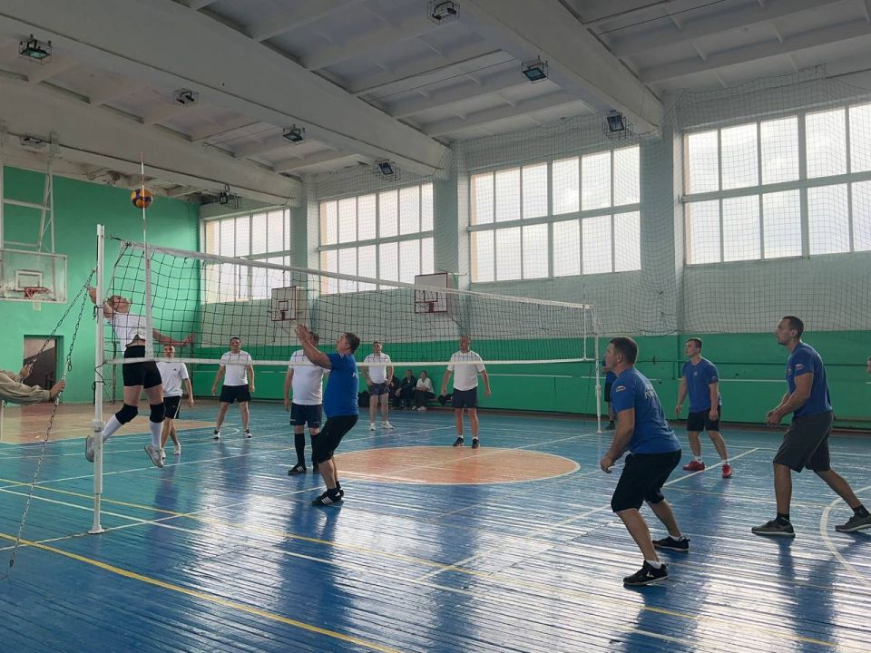 Стахановские полицейские заняли третье место в турнире по волейболу Стахановские полицейские заняли третье место в турнире по волейболу