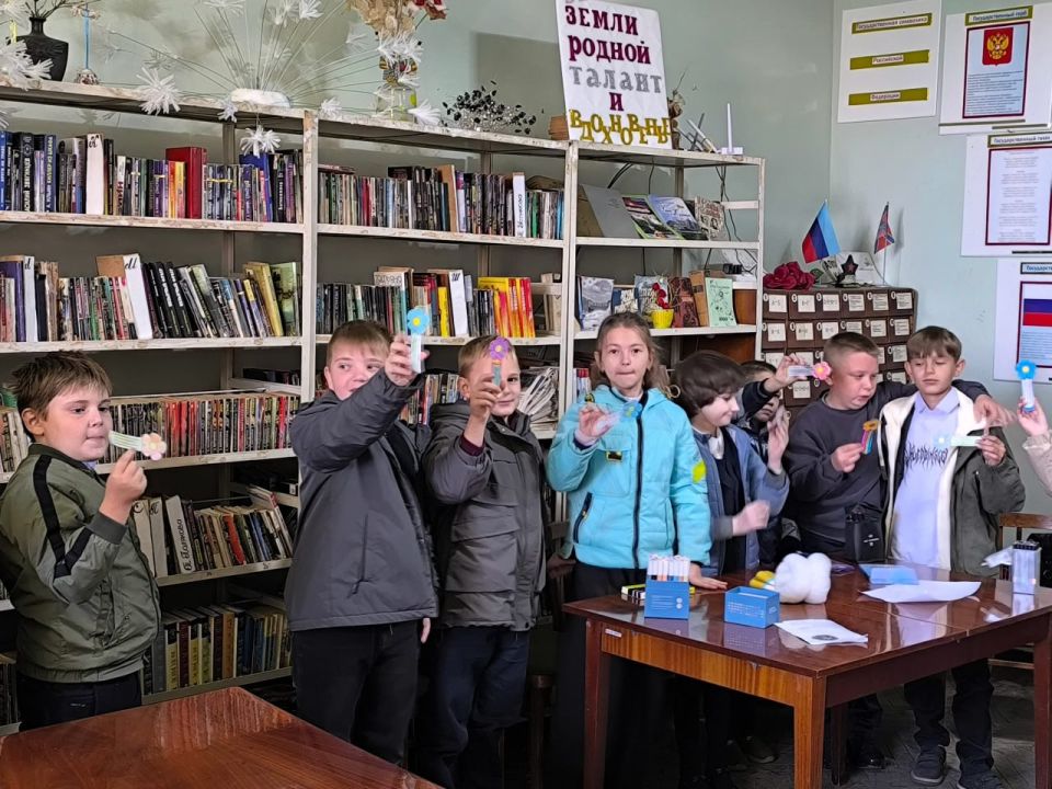 В библиотеке ДК г. Вахрушево состоялась встреча «Души Есенинской тепло», приуроченная к 130-летию со дня рождения великого русского поэта В библиотеке ДК г. Вахрушево состоялась встреча «Души Есенинской тепло», приуроченная к 130-летию со дня рождения великого русского поэта