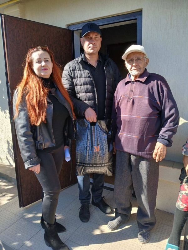 В гости к ветеранам. В День пожилого человека активисты Стахановского отделения ЛДПР приняли участие в мероприятиях, цель которых - чествование людей старшего поколения В гости к ветеранам. В День пожилого человека активисты Стахановского отделения ЛДПР приняли участие в мероприятиях, цель которых - чествование людей старшего поколения