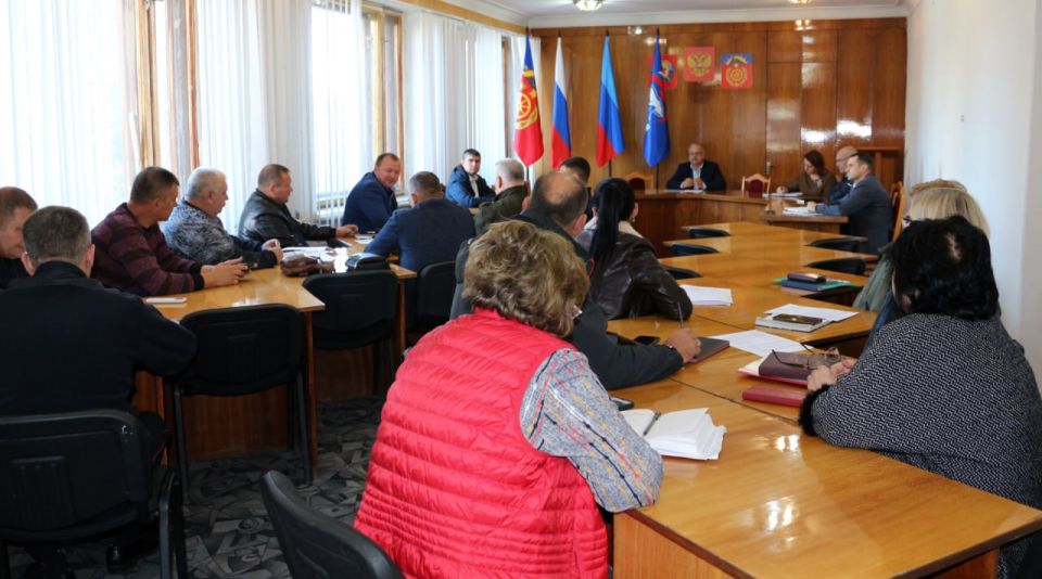 В Администрации под председательством главы Антрацитовского муниципального округа, Секретаря местного отделения партии «Единая Россия» Сергея Саенко состоялось заседание комиссии по предупреждению и ликвидации чрезвычайных... В Администрации под председательством главы Антрацитовского муниципального округа, Секретаря местного отделения партии «Единая Россия» Сергея Саенко состоялось заседание комиссии по предупреждению и ликвидации чрезвычайных...