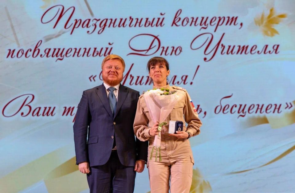 Иван Кусов: Вместе с заместителем Председателя Правительства ЛНР Светланой Малаховой, председателем Народного Совета ЛНР Денисом Мирошниченко и другими высокопоставленными гостями поздравил наших дорогих сотрудников системы... Иван Кусов: Вместе с заместителем Председателя Правительства ЛНР Светланой Малаховой, председателем Народного Совета ЛНР Денисом Мирошниченко и другими высокопоставленными гостями поздравил наших дорогих сотрудников системы...