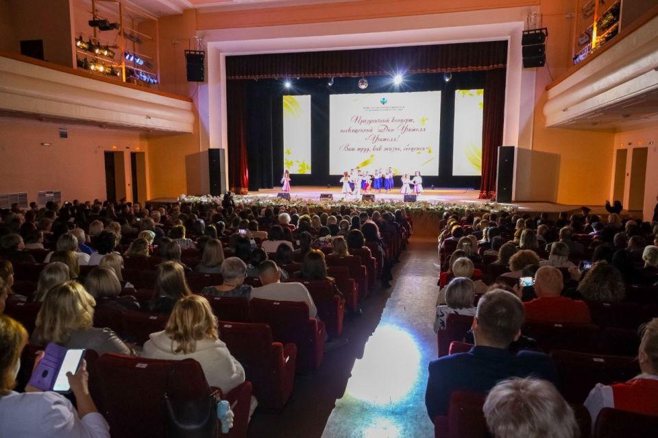 Виктор Водолацкий: Сегодня поздравил уважаемых педагогов Луганской Народной Республики с их профессиональным праздником – Днём учителя. Виктор Водолацкий: Сегодня поздравил уважаемых педагогов Луганской Народной Республики с их профессиональным праздником – Днём учителя.