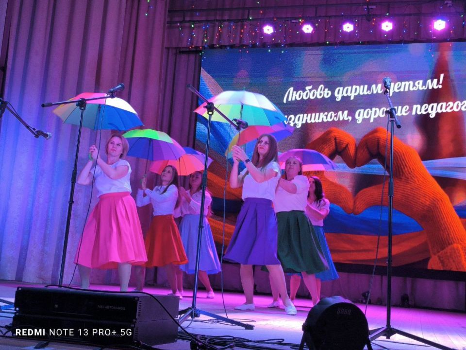 Сегодня в Белокуракинском муниципальном округе прошел концерт, посвященный Дню педагогического работника Сегодня в Белокуракинском муниципальном округе прошел концерт, посвященный Дню педагогического работника