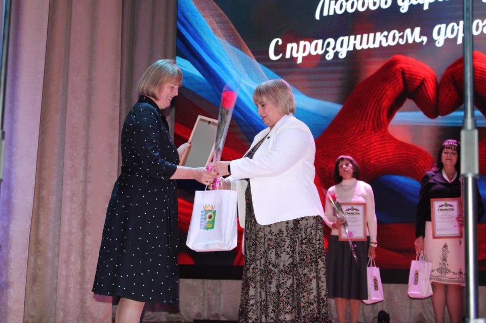 Сегодня в Белокуракинском муниципальном округе прошел концерт, посвященный Дню педагогического работника Сегодня в Белокуракинском муниципальном округе прошел концерт, посвященный Дню педагогического работника