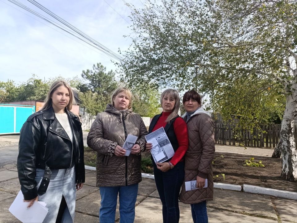В Доме культуры поселка городского типа Михайловка состоялась уличная акция, громко и четко заявившая: «Терроризму скажим – нет!» В Доме культуры поселка городского типа Михайловка состоялась уличная акция, громко и четко заявившая: «Терроризму скажим – нет!»
