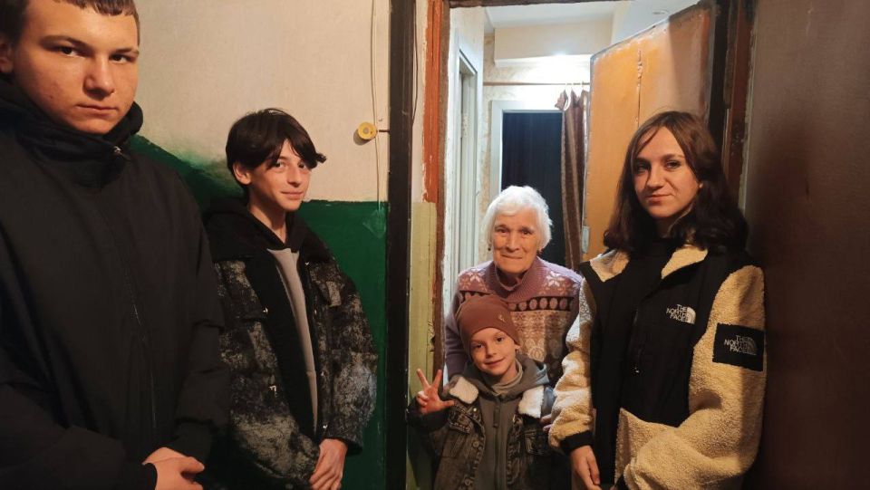 В гости к ветеранам. В День пожилого человека активисты Стахановского отделения ЛДПР приняли участие в мероприятиях, цель которых - чествование людей старшего поколения В гости к ветеранам. В День пожилого человека активисты Стахановского отделения ЛДПР приняли участие в мероприятиях, цель которых - чествование людей старшего поколения