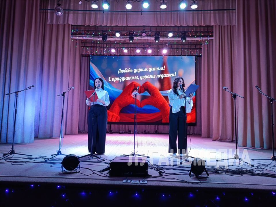В Белокуракинском доме культуры состоялся концерт, посвященный Дню учителя В Белокуракинском доме культуры состоялся концерт, посвященный Дню учителя