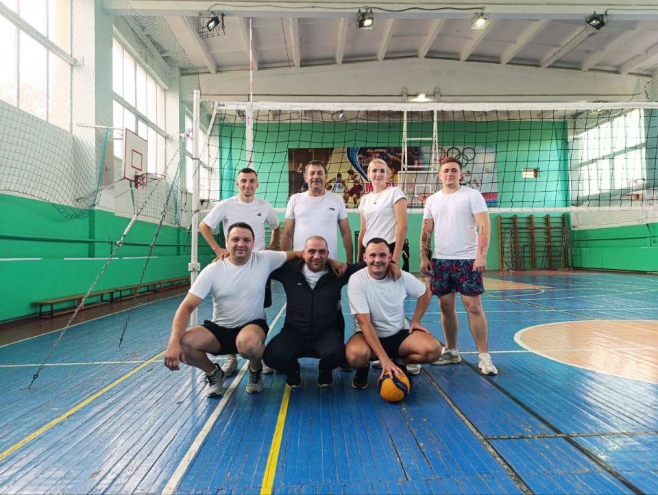 Стахановские полицейские заняли третье место в турнире по волейболу Стахановские полицейские заняли третье место в турнире по волейболу