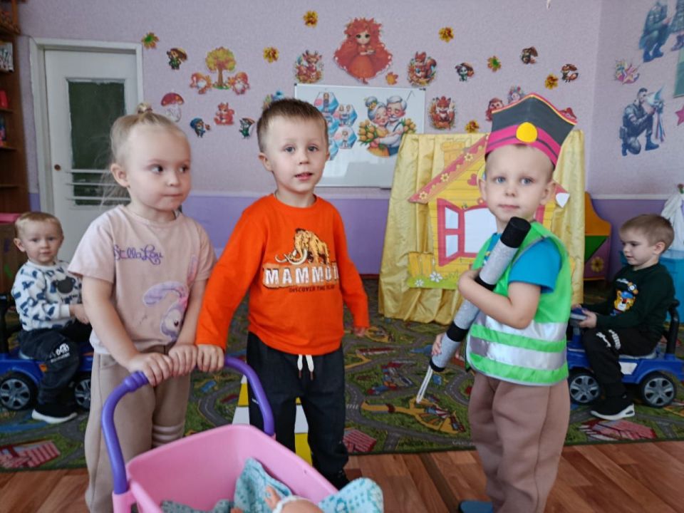 В Новодарьевском детском саду "Солнышко" прошло занятие, приуроченное к празднованию Дня гражданской обороны Российской Федерации В Новодарьевском детском саду "Солнышко" прошло занятие, приуроченное к празднованию Дня гражданской обороны Российской Федерации