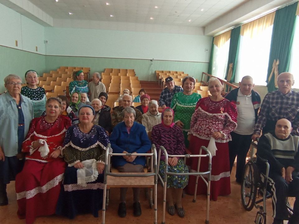 Артисты ДК им.Ленина выступили в гериатрическом пансионате Луганска Артисты ДК им.Ленина выступили в гериатрическом пансионате Луганска
