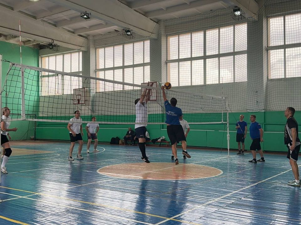 Стахановские полицейские заняли третье место в турнире по волейболу Стахановские полицейские заняли третье место в турнире по волейболу