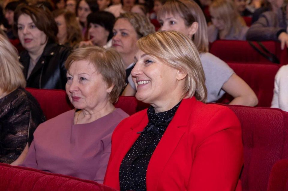 Иван Кусов: Вместе с заместителем Председателя Правительства ЛНР Светланой Малаховой, председателем Народного Совета ЛНР Денисом Мирошниченко и другими высокопоставленными гостями поздравил наших дорогих сотрудников системы... Иван Кусов: Вместе с заместителем Председателя Правительства ЛНР Светланой Малаховой, председателем Народного Совета ЛНР Денисом Мирошниченко и другими высокопоставленными гостями поздравил наших дорогих сотрудников системы...