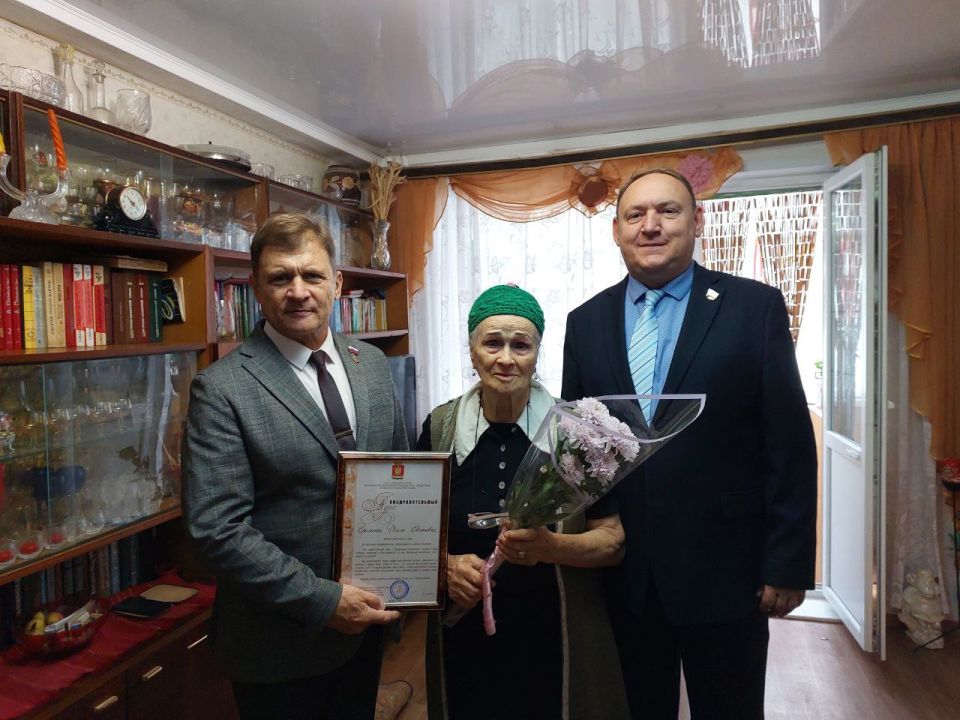 Спешим поздравить учителей, педагогов - ветеранов с Днем Учителя! Спешим поздравить учителей, педагогов - ветеранов с Днем Учителя!